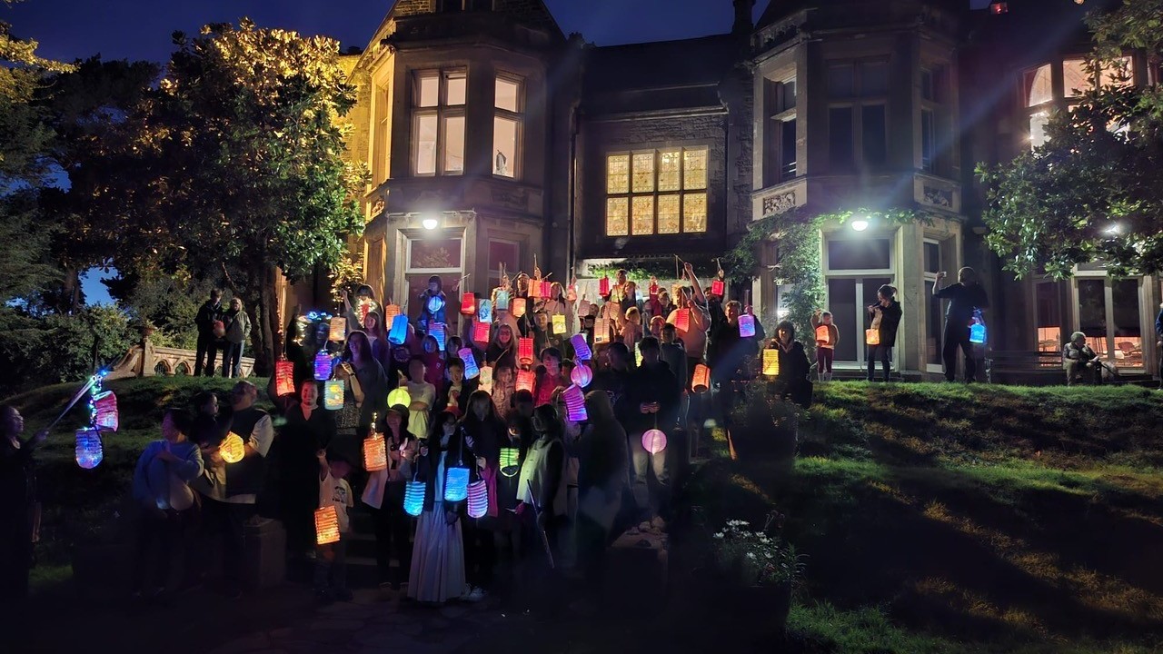 Insole Court lantern parade 2026
